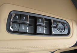 2021 Porsche Macan - Image 39