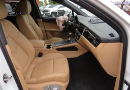 2021 Porsche Macan - Image 24