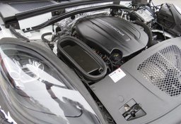 2021 Porsche Macan - Image 52