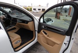 2021 Porsche Macan - Image 20