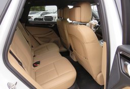 2021 Porsche Macan - Image 30