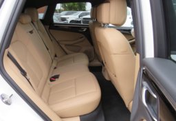 2021 Porsche Macan - Image 28