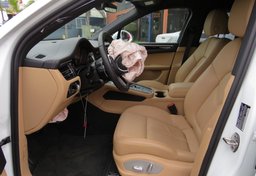 2021 Porsche Macan - Image 25