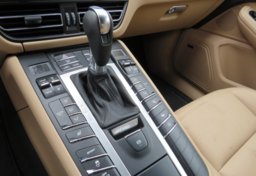 2021 Porsche Macan - Image 44