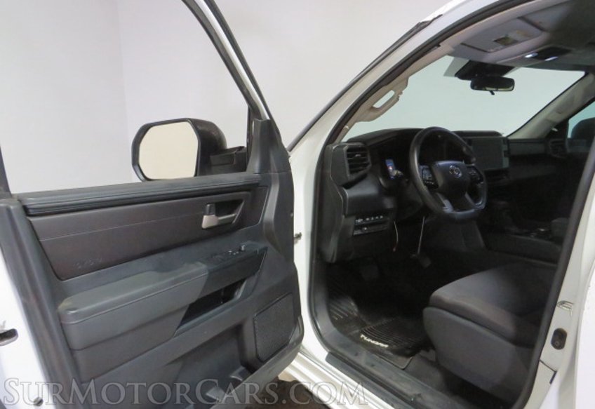 2023 Toyota Tundra - Image 21