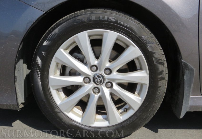 2020 Toyota Camry - Image 19