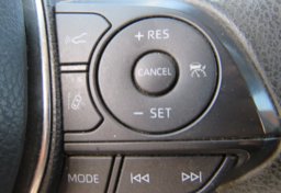 2020 Toyota Camry - Image 23