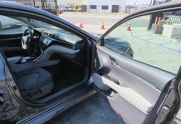 2020 Toyota Camry - Image 33