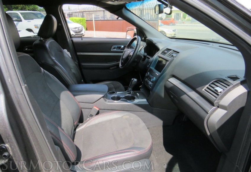 2019 Ford Explorer - Image 17