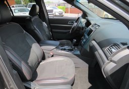 2019 Ford Explorer - Image 16