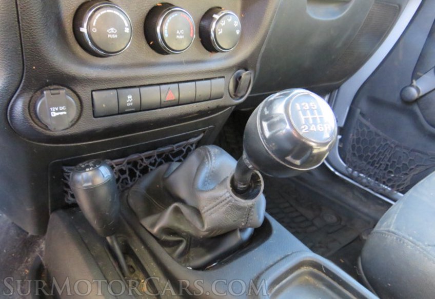 2015 Jeep Wrangler Unlimited - Image 33