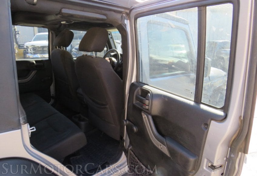 2015 Jeep Wrangler Unlimited - Image 24