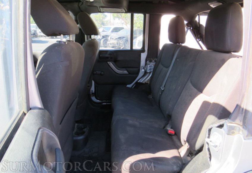 2015 Jeep Wrangler Unlimited - Image 27