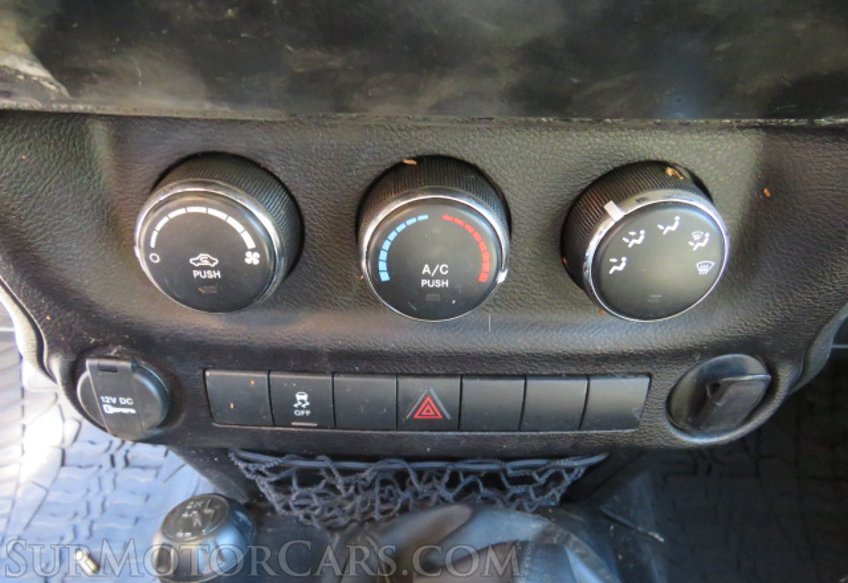 2015 Jeep Wrangler Unlimited - Image 32