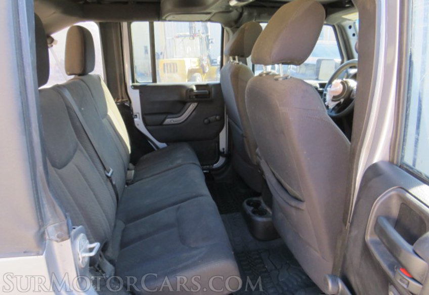 2015 Jeep Wrangler Unlimited - Image 28