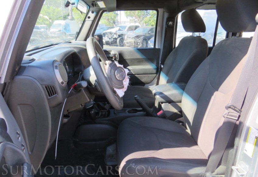 2015 Jeep Wrangler Unlimited - Image 21