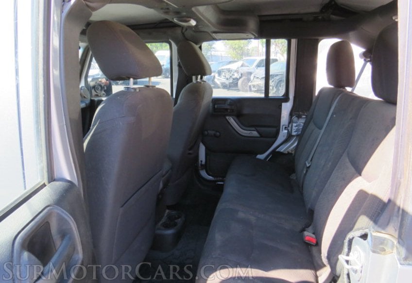 2015 Jeep Wrangler Unlimited - Image 25