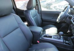 2020 Toyota Tacoma 4WD - Image 15