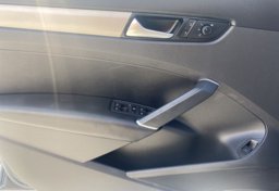 2021 Volkswagen Passat - Image 36