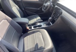 2021 Volkswagen Passat - Image 24