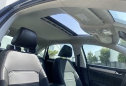 2021 Volkswagen Passat - Image 31