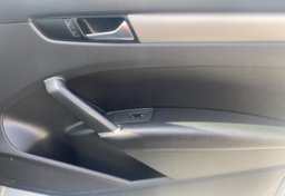 2021 Volkswagen Passat - Image 38