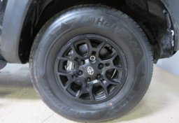 2021 Toyota Tacoma - Image 21