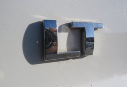 2016 Chevrolet Suburban - Image 17