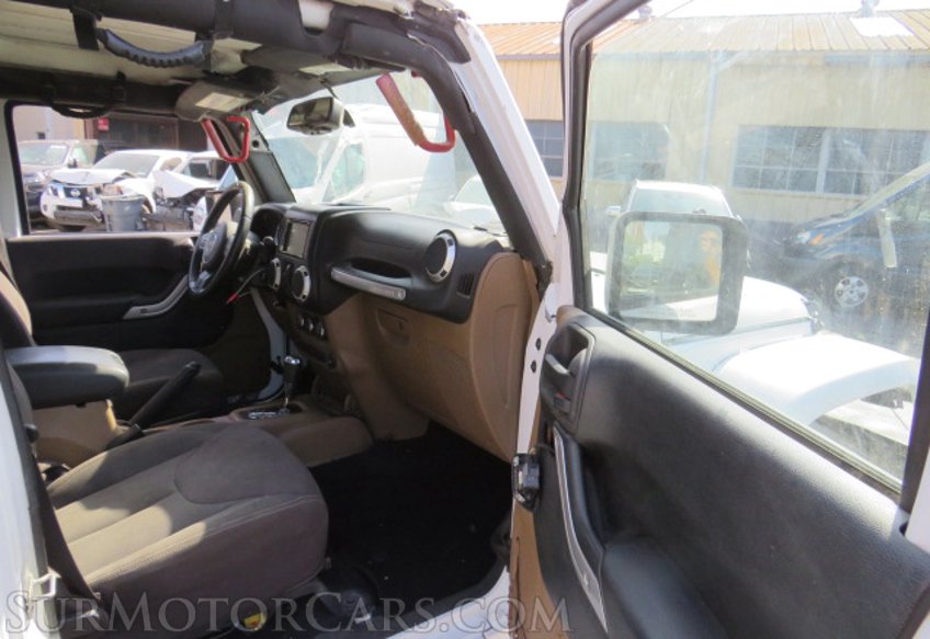 2015 Jeep Wrangler Unlimited - Image 19