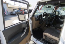 2015 Jeep Wrangler Unlimited - Image 18