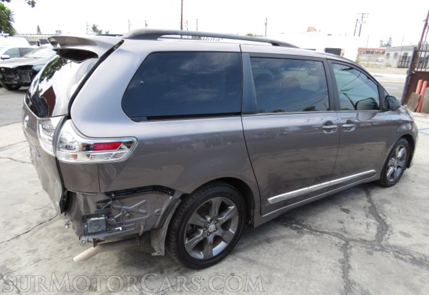 2016 Toyota Sienna - Image 9