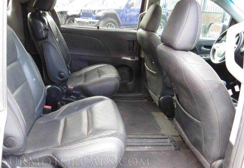 2016 Toyota Sienna - Image 21