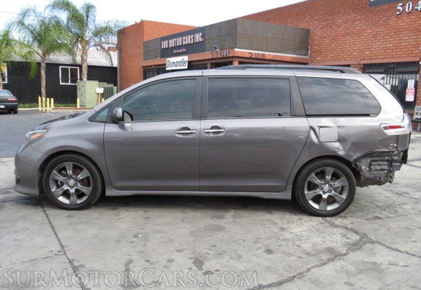 2016 Toyota Sienna - Image 6