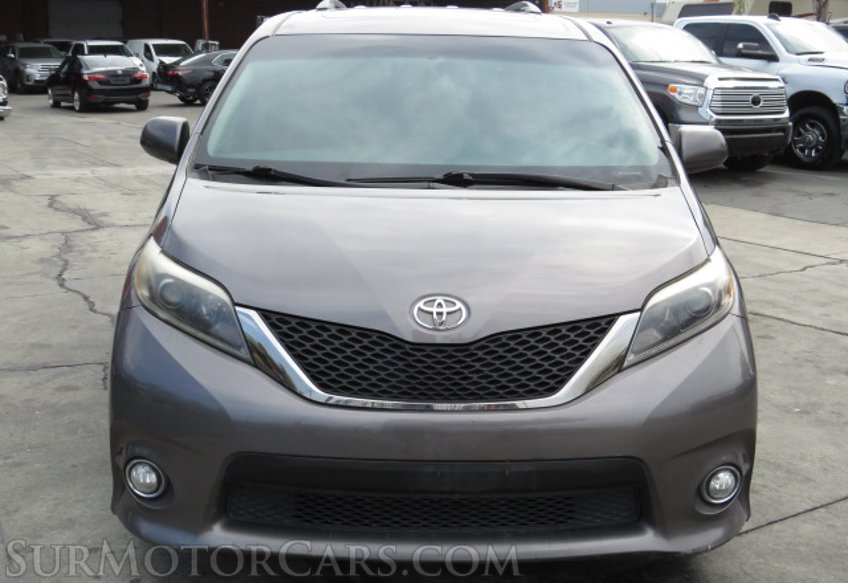 2016 Toyota Sienna - Image 11