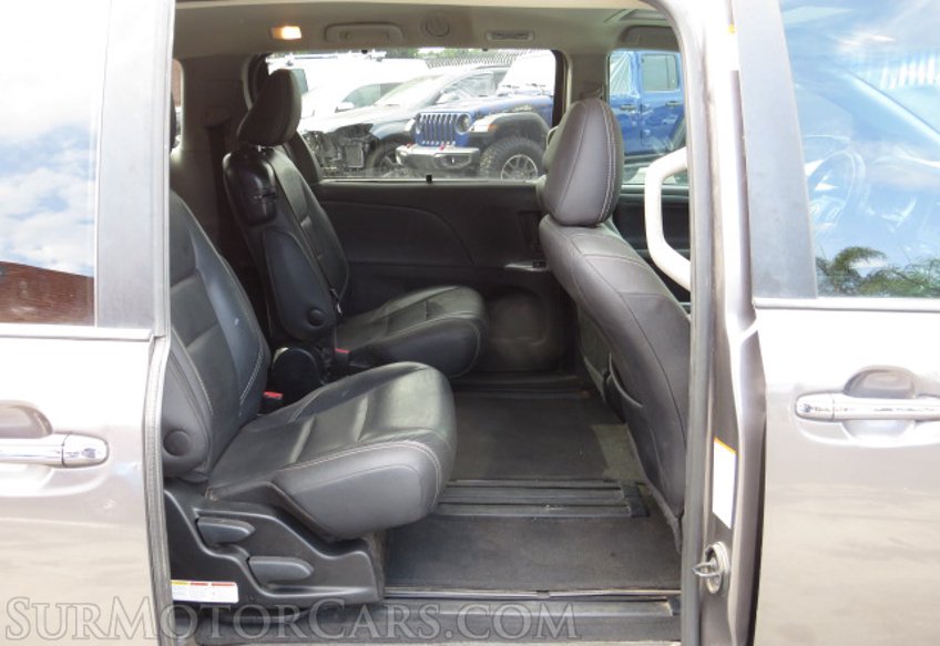 2016 Toyota Sienna - Image 20
