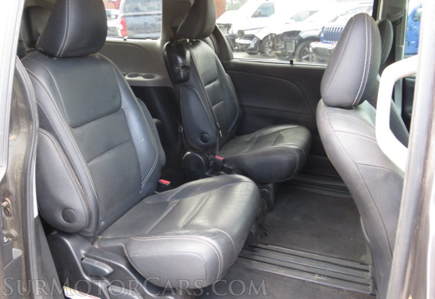 2016 Toyota Sienna - Image 23