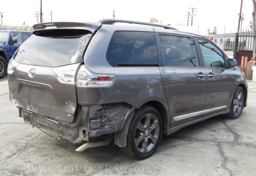 2016 Toyota Sienna - Image 7