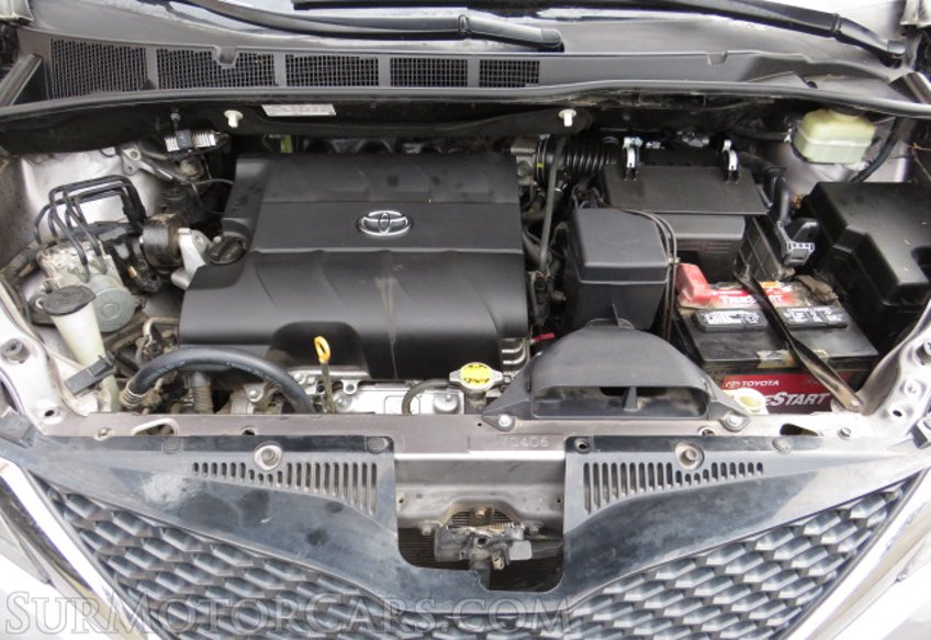 2016 Toyota Sienna - Image 47