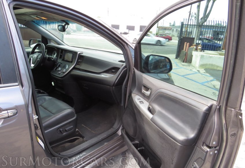 2016 Toyota Sienna - Image 18