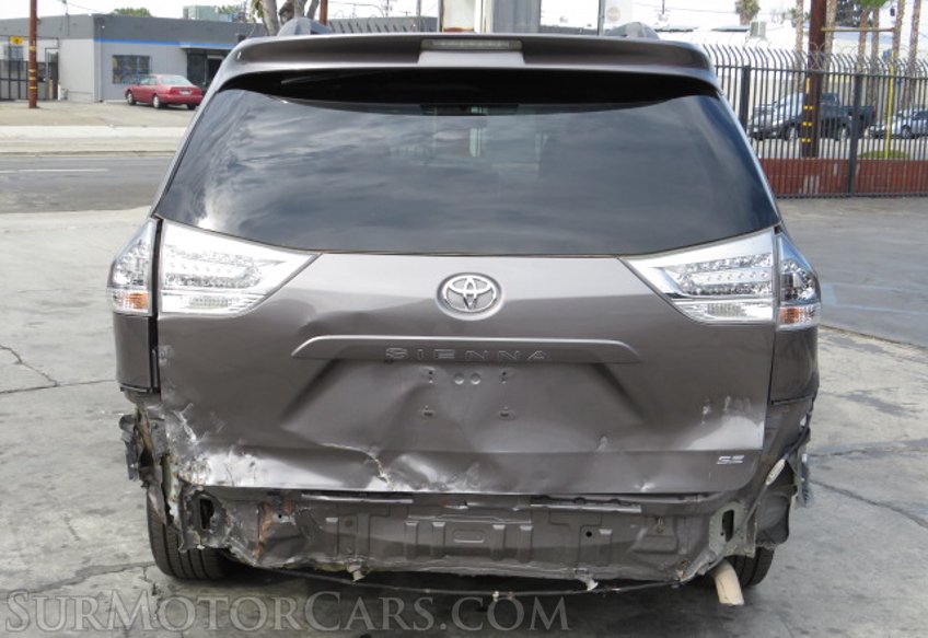 2016 Toyota Sienna - Image 14