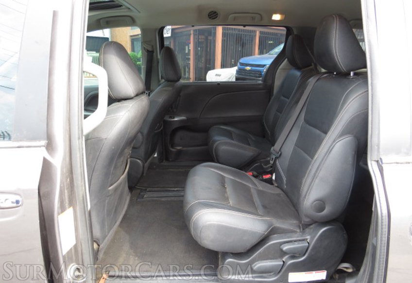 2016 Toyota Sienna - Image 27