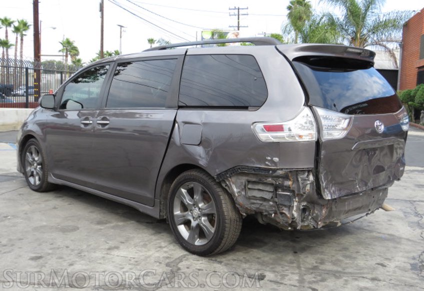 2016 Toyota Sienna - Image 8