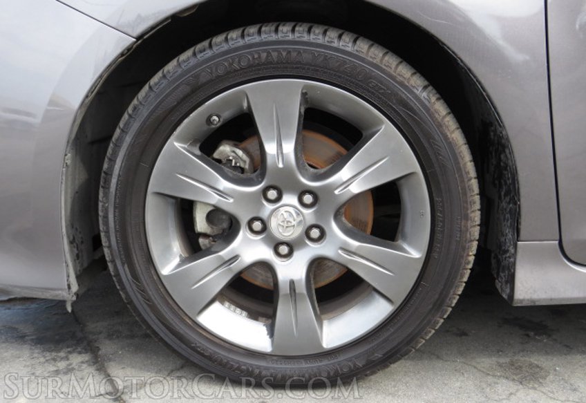 2016 Toyota Sienna - Image 17