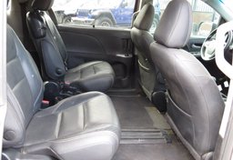 2016 Toyota Sienna - Image 21