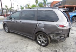 2016 Toyota Sienna - Image 10