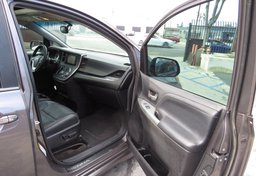 2016 Toyota Sienna - Image 18
