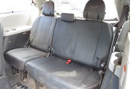 2016 Toyota Sienna - Image 28