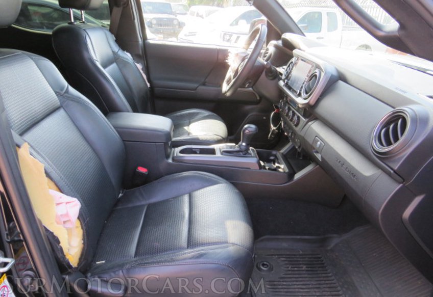 2020 Toyota Tacoma 4WD - Image 30