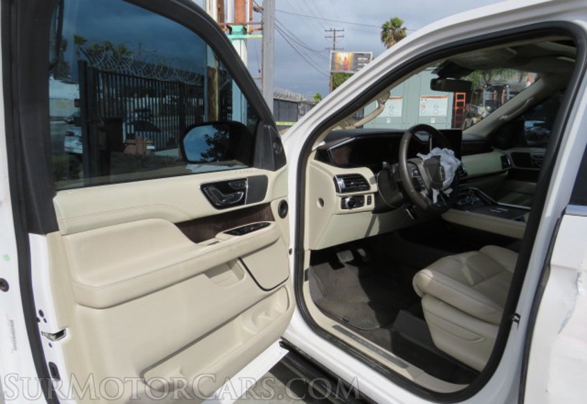 2018 Lincoln Navigator - Image 23
