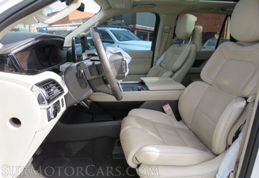2018 Lincoln Navigator - Image 28